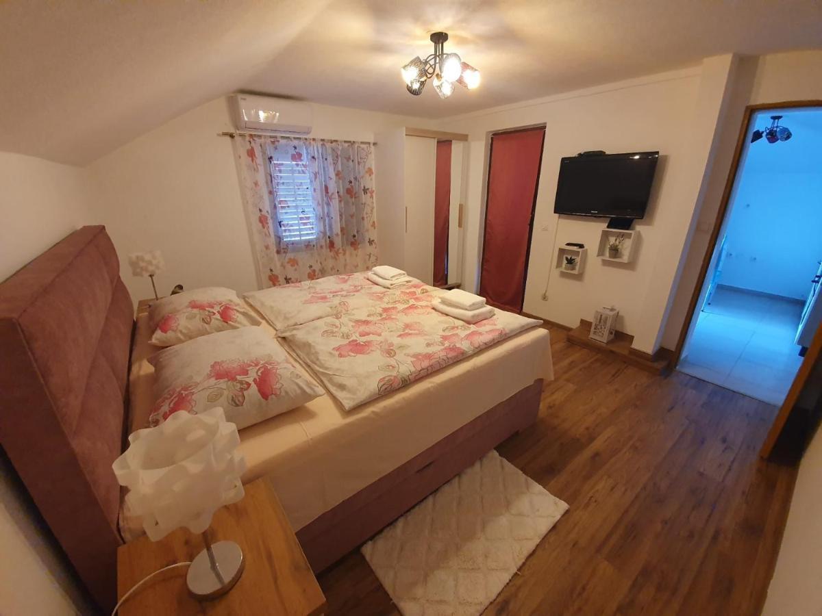 Apartment Magdalena Knin Esterno foto