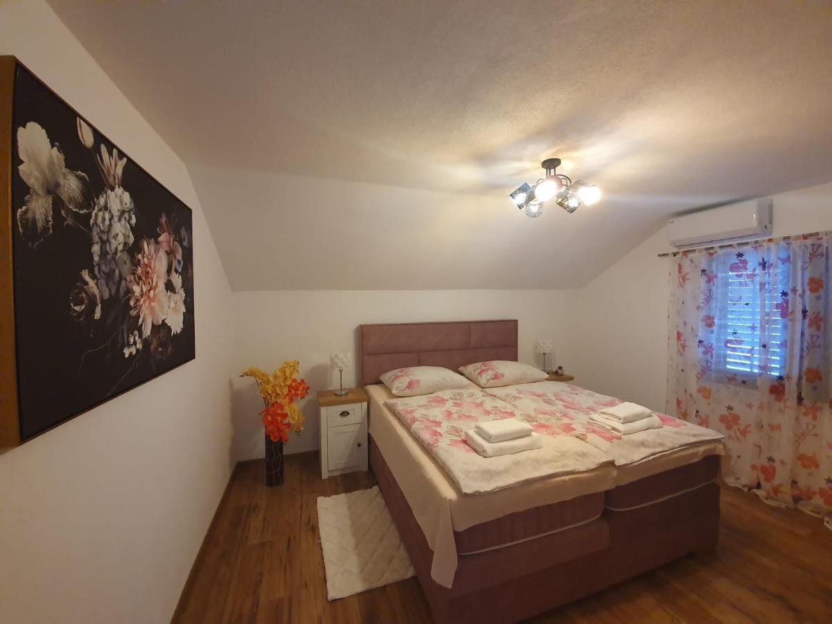 Apartment Magdalena Knin Esterno foto
